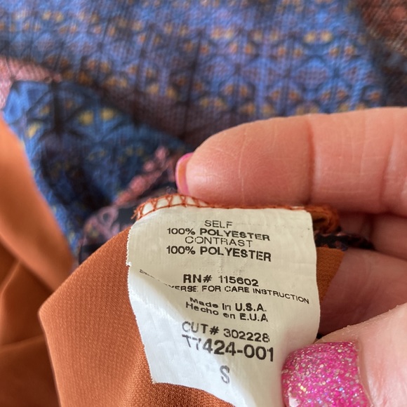 🛍️🛍️ 3 for $5. Beautiful sheer top in multiple colors - Picture 7 of 7